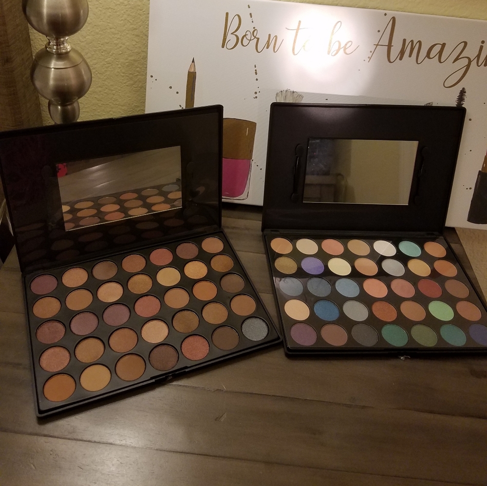 CELAVI  TWO EYESHADOW PALETTE.